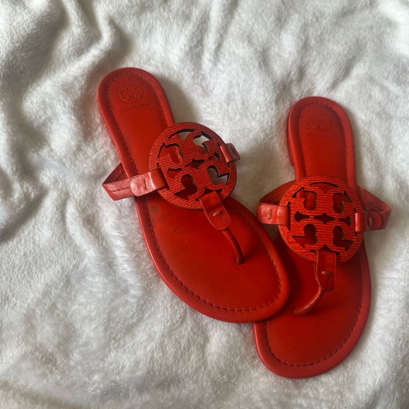 Tory Burch Vibrant Orange Flip Flops Miller - Picture 2 of 3